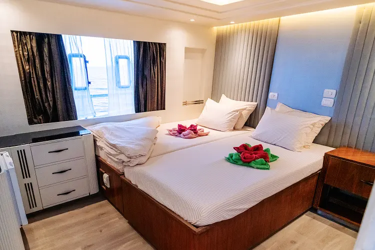 Double cabin with twin beds