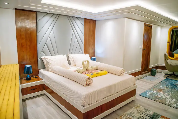 Suite cabin with double bed